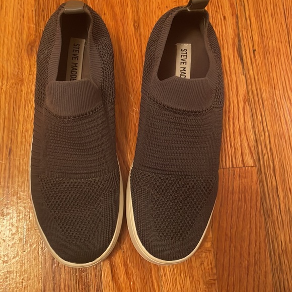 Steve Madden slip on shoes - Picture 3 of 3